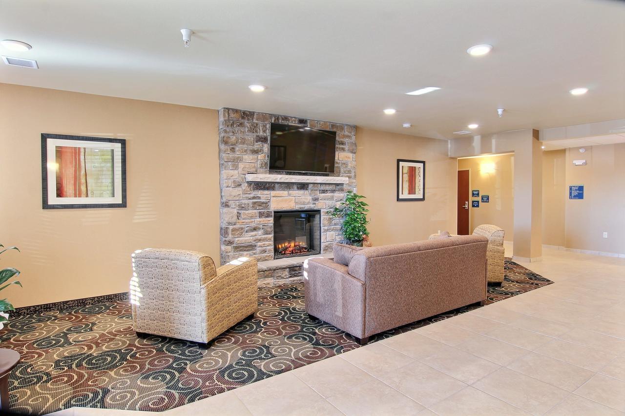 Cobblestone Hotel & Suites - マクック エクステリア 写真