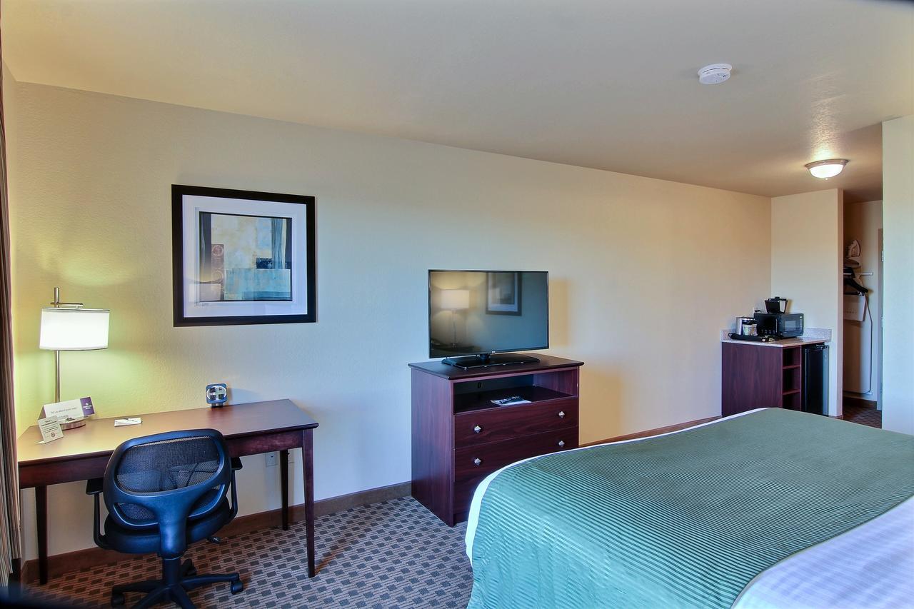 Cobblestone Hotel & Suites - マクック エクステリア 写真