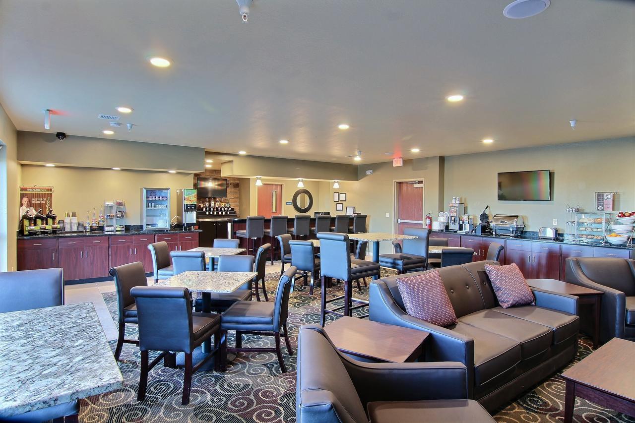 Cobblestone Hotel & Suites - マクック エクステリア 写真