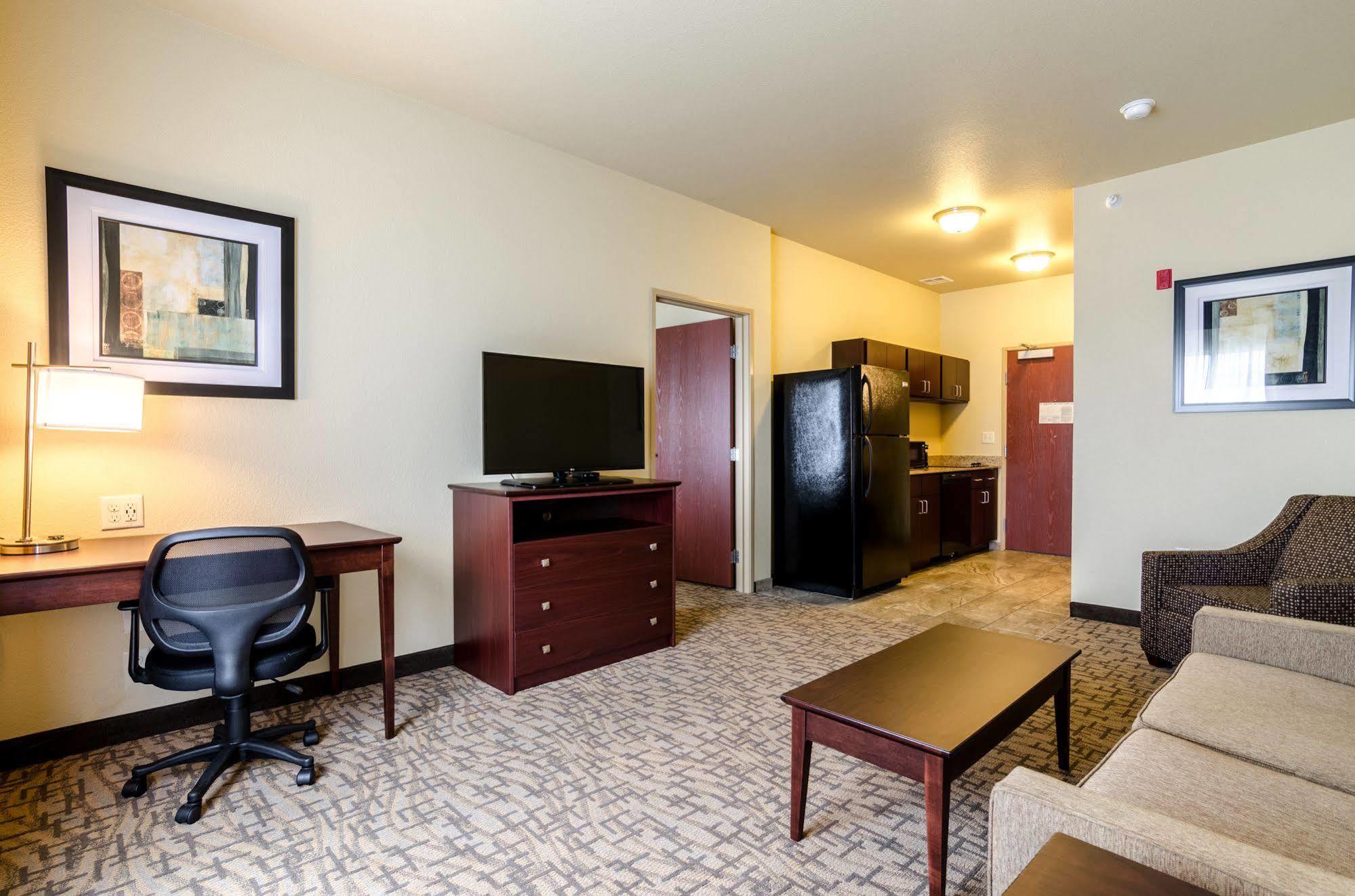 Cobblestone Hotel & Suites - マクック エクステリア 写真