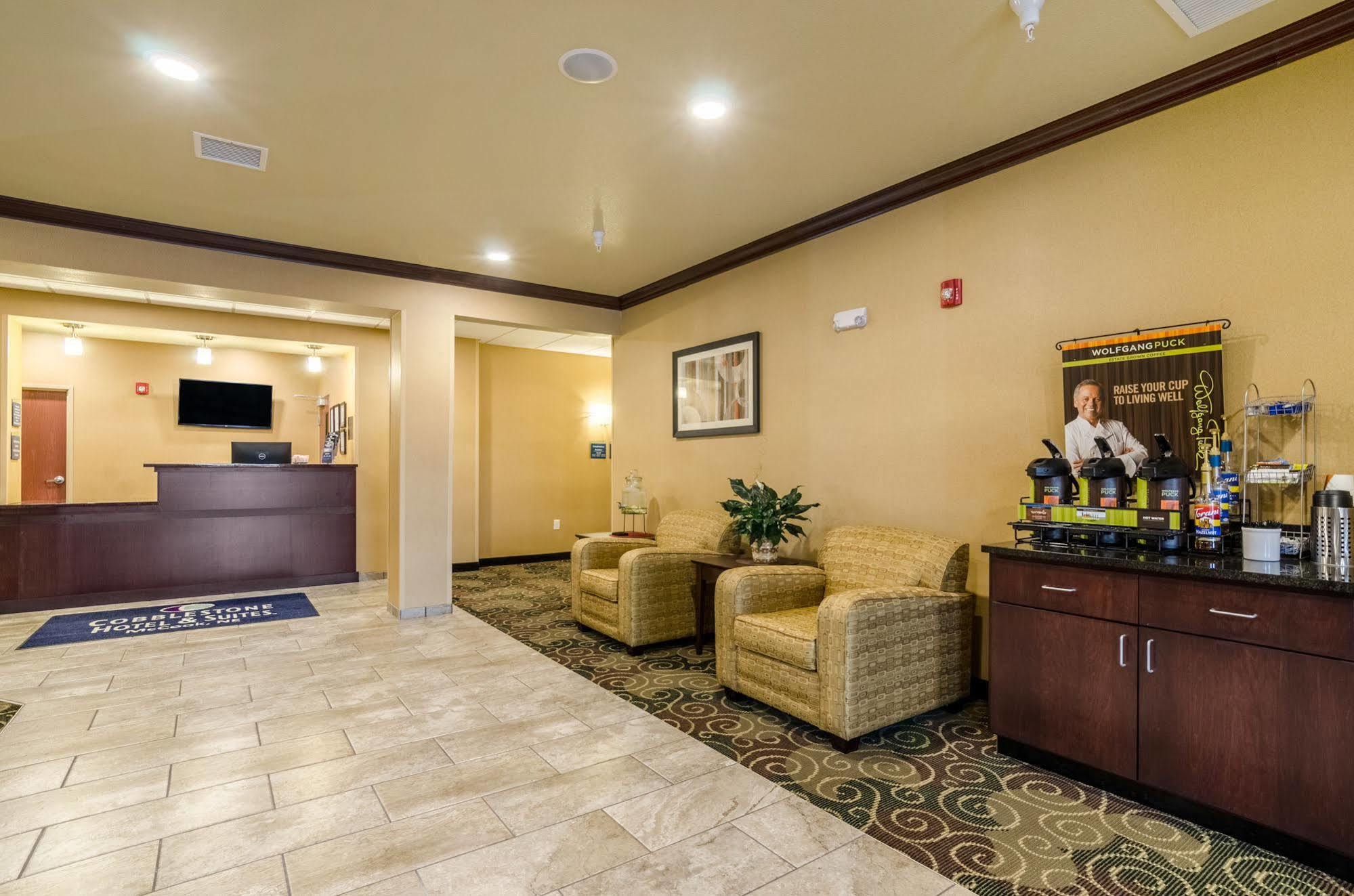 Cobblestone Hotel & Suites - マクック エクステリア 写真