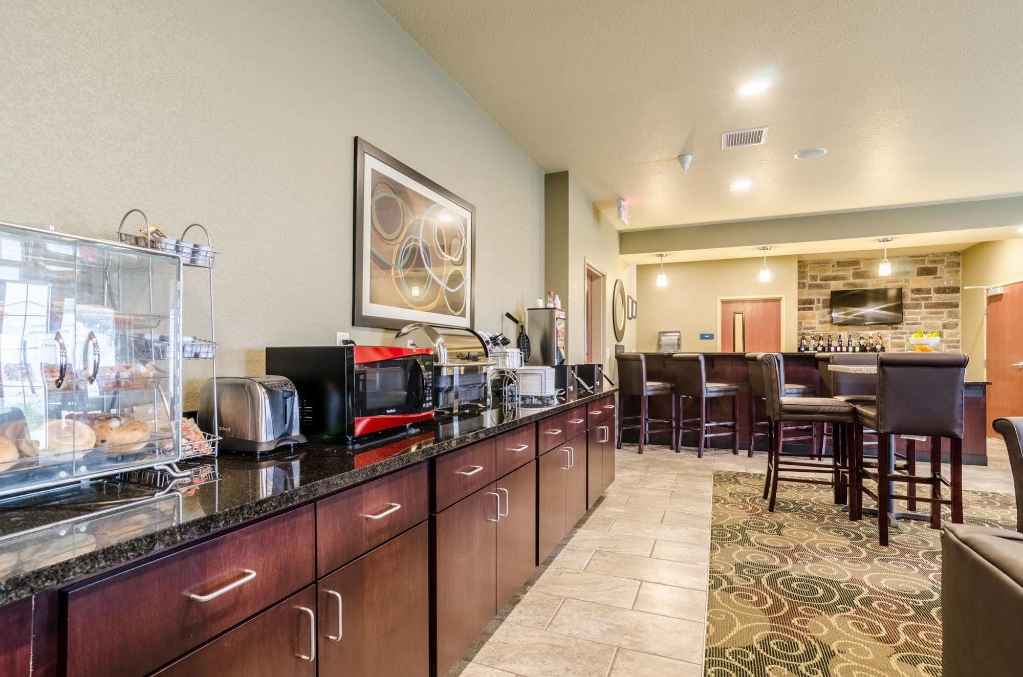 Cobblestone Hotel & Suites - マクック エクステリア 写真