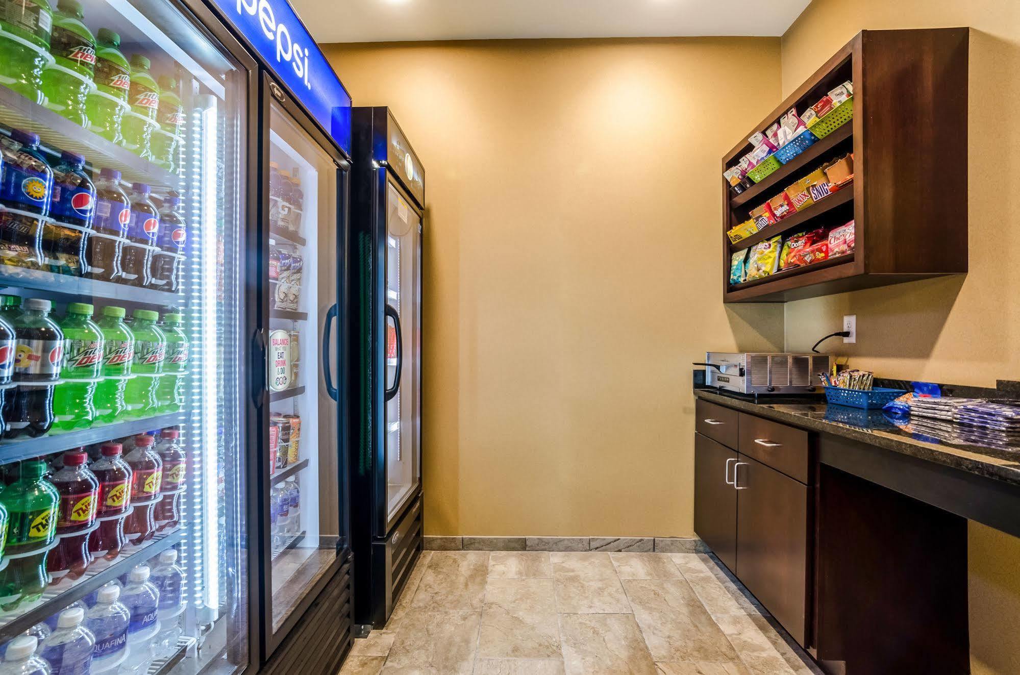 Cobblestone Hotel & Suites - マクック エクステリア 写真