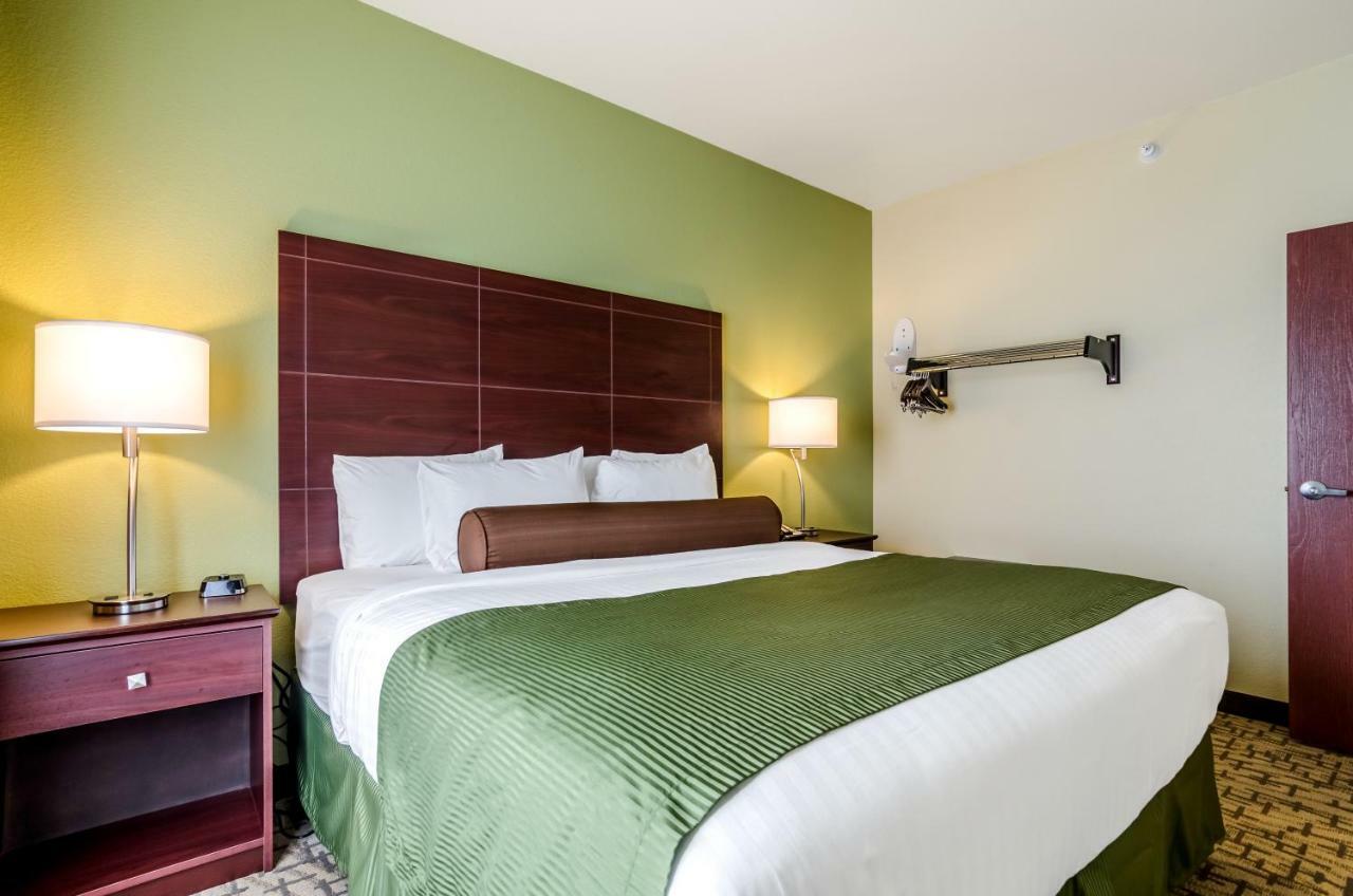 Cobblestone Hotel & Suites - マクック エクステリア 写真