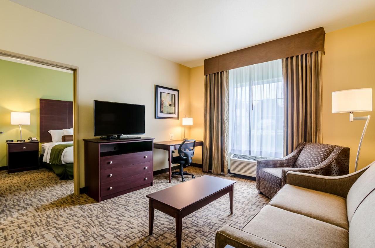 Cobblestone Hotel & Suites - マクック エクステリア 写真