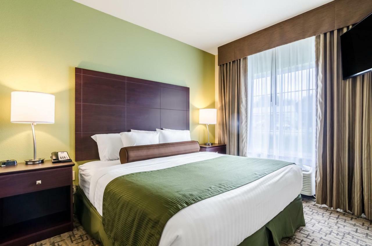 Cobblestone Hotel & Suites - マクック エクステリア 写真