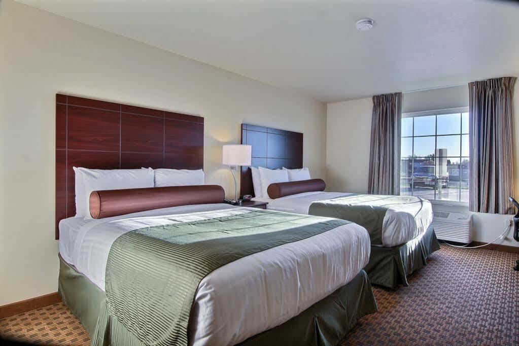 Cobblestone Hotel & Suites - マクック エクステリア 写真